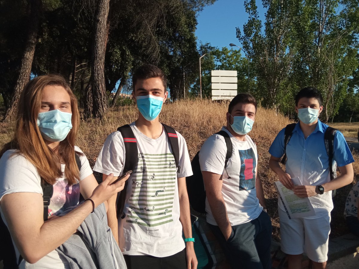 cmiturina's tweet photo. 📝Orgullosos de esta generación que ha superado muchos obstáculos para llegar a la #EVAU en las mejores condiciones. Ya habéis ganado.👏👏
#mariainmaculada💙💛
#evaumadrid https://t.co/6PL0l2PIxD