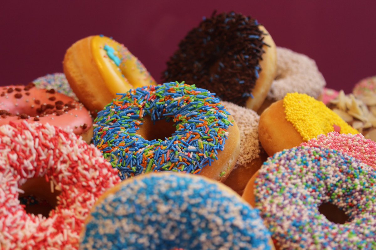 TresTragones's tweet photo. 🔁RT: Si celebraste el #DiaDeLaDona con unas deliciosas donas acompañadas de su bebida favorita con sus amigos ❤️🍩 https://t.co/3XZXti2Wfu