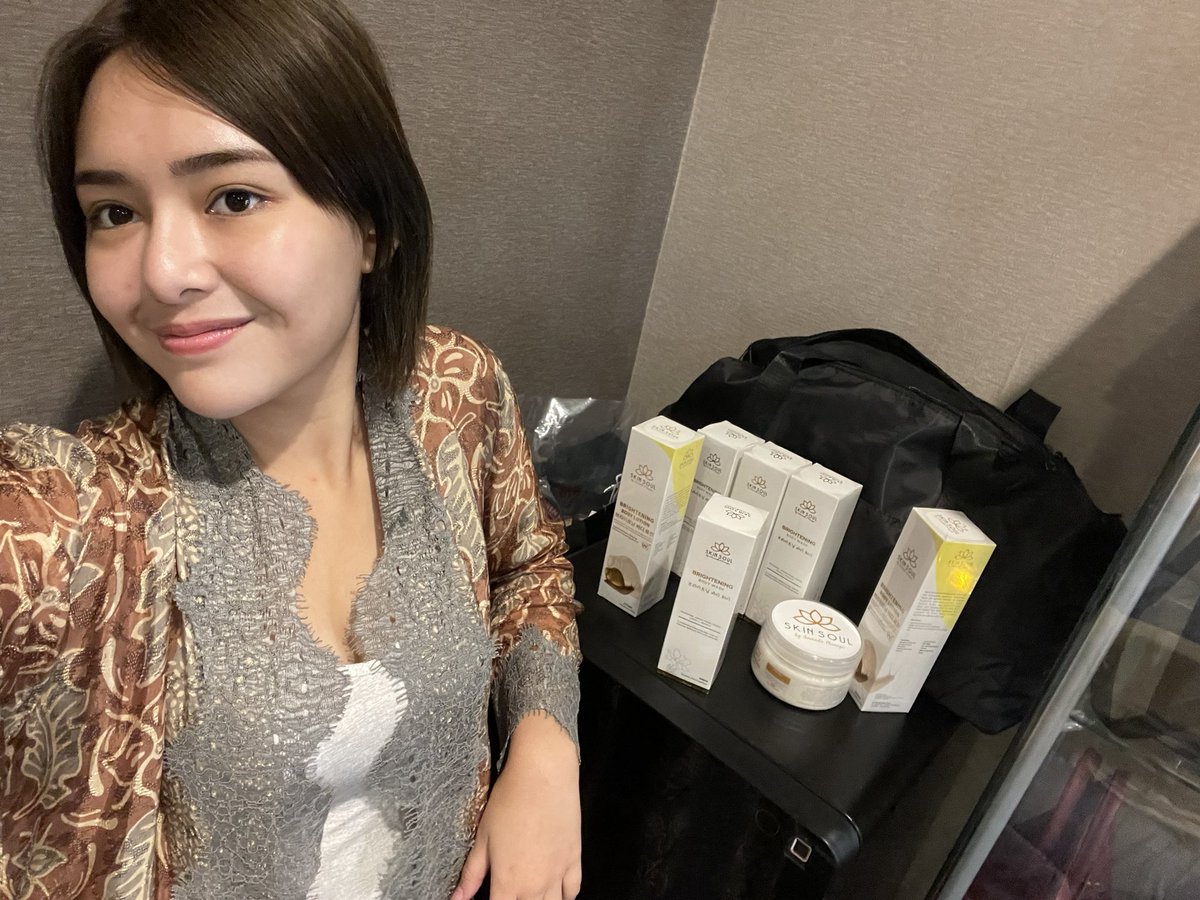 amandamanopo's tweet photo. Sepertinya saya harus pindah dr bkt karena sudah bnyk maling, yang dari barang 50 pcs skrng tinggal segini https://t.co/NjeFAhOL91