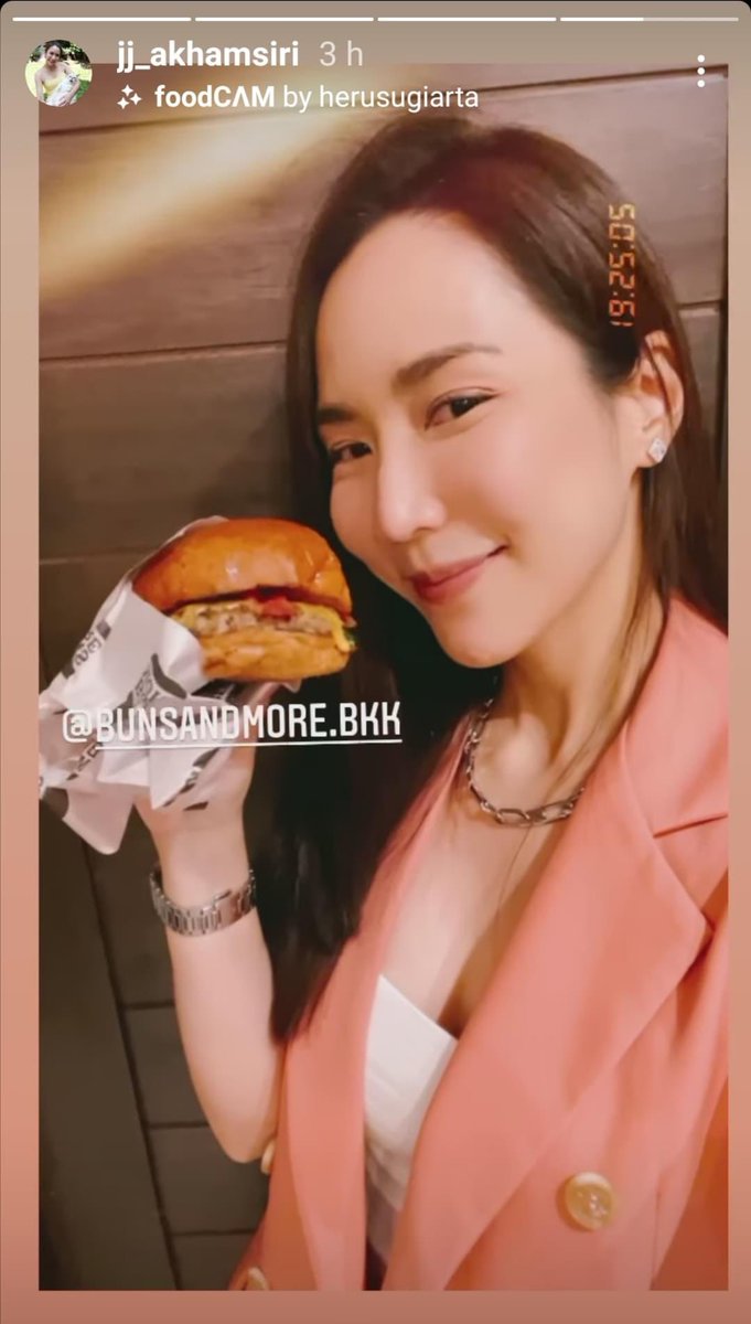 buns_more's tweet photo. ขอบคุณ #จั๊กจั่น นะครับ ที่แวะมาอุดหนุน ร้านเล็กๆของเรา 🍔🍟😍😊  #bunsandmorebkk #burger #อร่อยบอกต่อ #รีวิวอร่อยไปแดก #kinlag #kindaimod #starvingtime #paigingun #ginraidee #eatindeed #bkkmenu #bonappertitbkk #aroii #aroibkk #aroihere #snapbeforeeat #วงในพากิน @kin24hrs https://t.co/3OnSygFxiW
