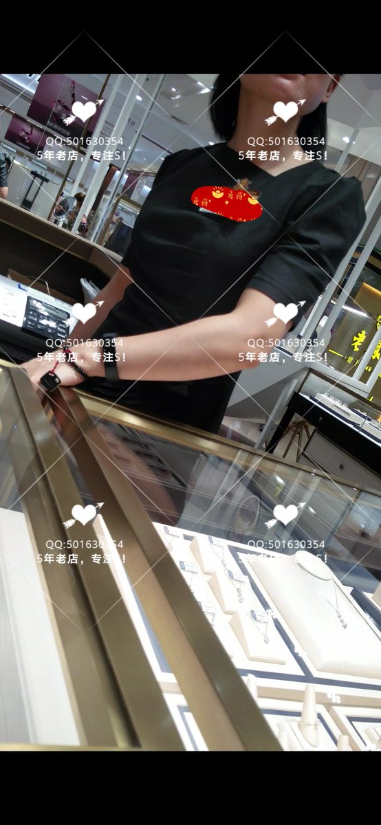 prettystocking2's tweet photo. 知名品牌珠宝专柜眼镜娇娘柜姐，肉色长丝袜！打卷带脚型，带痕迹！味正 https://t.co/Wk9K3Tl9n4