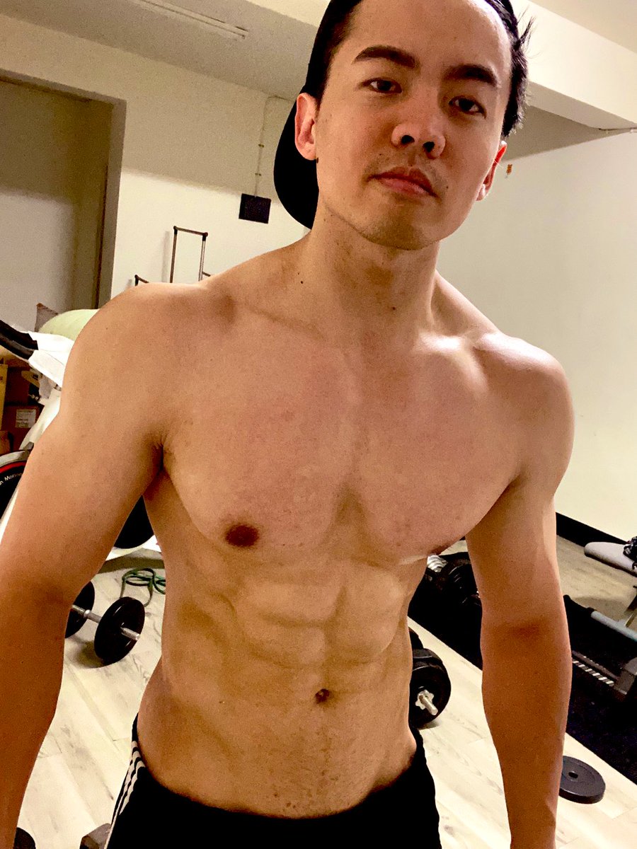 fadeaway128's tweet photo. 誰要跟我一起操💪 https://t.co/9z7rqsjZbx