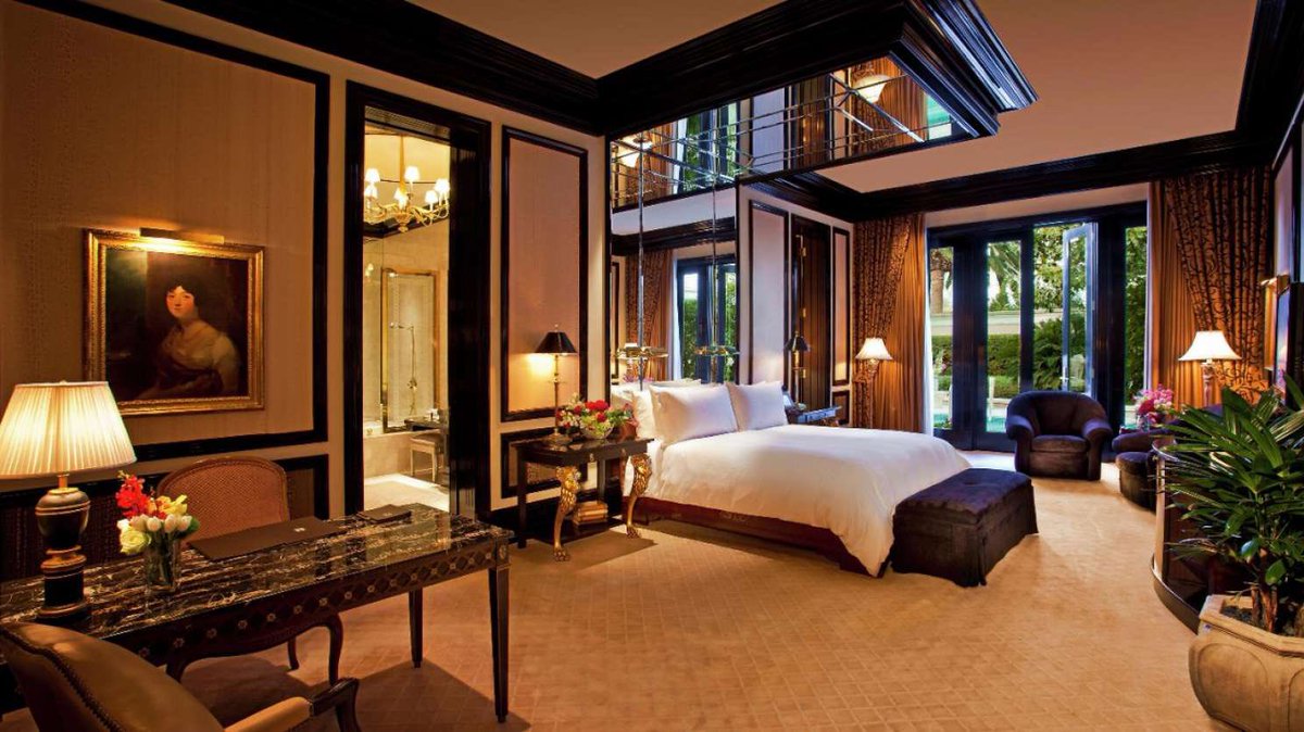 FAKEBESTFRIEND's tweet image. So excited to get out of LA and visit Vegas this summer 😍 #luxury #freetrip