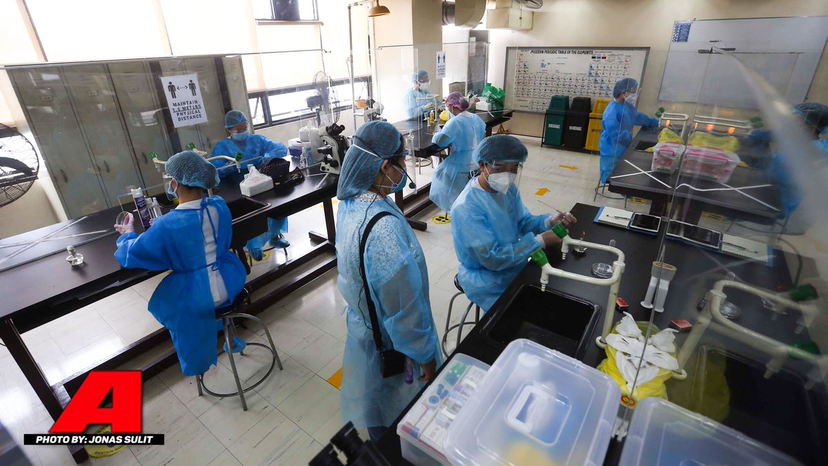 AbanteNews's tweet image. Nag-umpisa nang mag-face to face class ang nasa 48 MedTech students ng National University sa Sampaloc, Maynila ngayong araw kung saan kailangan gumamit ng laboratory at equipment.

#FaceToFaceClass
#TunayNaTabloidista
#AbanteNews