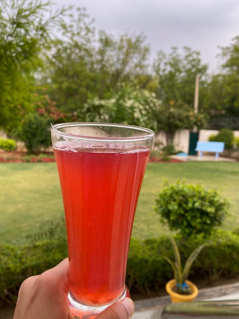 Minnakshi's tweet photo. Live each day of your life like Hibiscus lives its day...in full bloom
And that's Hibiscus tea..sweet, sexy and cleansing #naturesblessings https://t.co/XPCSAtmfeO