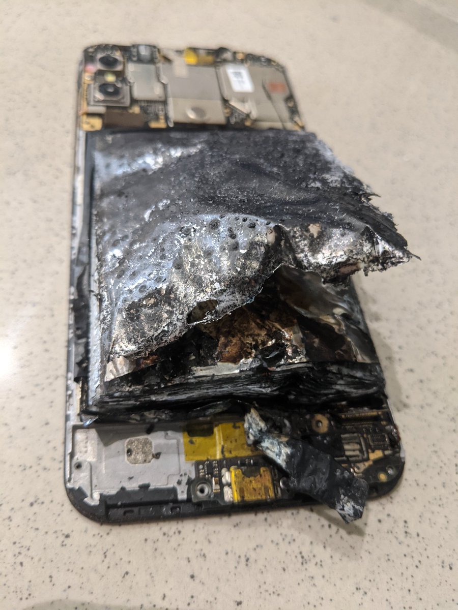cj_2894's tweet photo. Sudden phone burst. how and why? Redmi 6 Pro, need immediate assistance.
@RedmiIndia @MiIndiaSupport @XiaomiIndia @manukumarjain @geekyranjit @TechnicalGuruji https://t.co/Sfp6Ksjddo