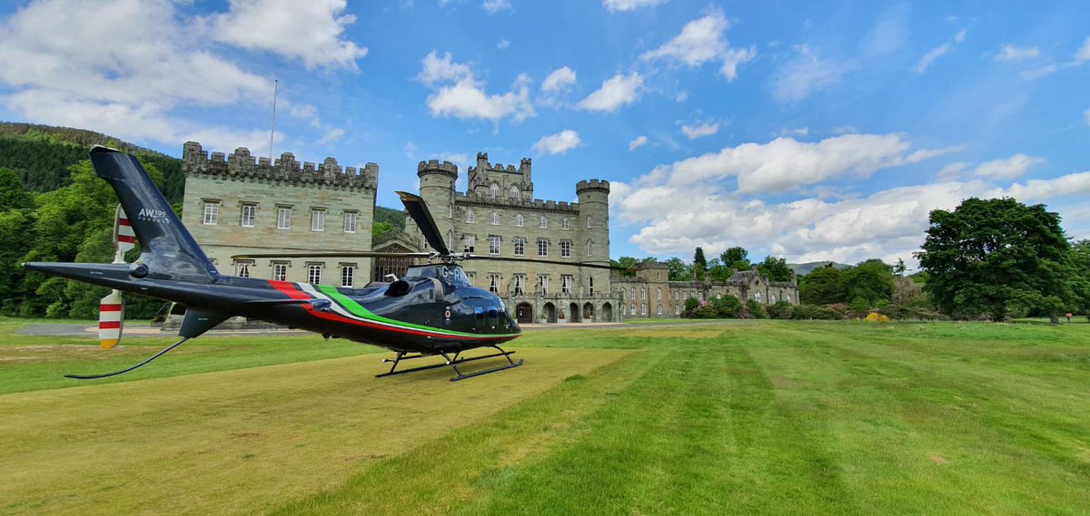 Trekker Tuesday. 

A helicopter, a castle and blue skies. Who could ask for more! 
•
•
•
•
#apolloairservices #helicopterlife #aw109 #aw109Trekker #pilotlife #luxury #buisnesstravel #travel #charter