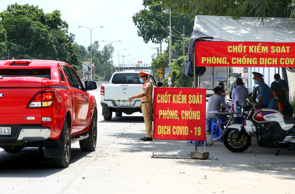 trantanit's tweet image. Nhiều địa phương đang có quy định phòng chống dịch khác nhau. Trong ảnh: tại một chốt kiểm soát ở một tỉnh phía Nam - Ảnh: NHẬT THỊNHNhiều bộ ngành đều khẳng định đã có rất nhiều văn

bao247.org/tai-chinh-kinh…