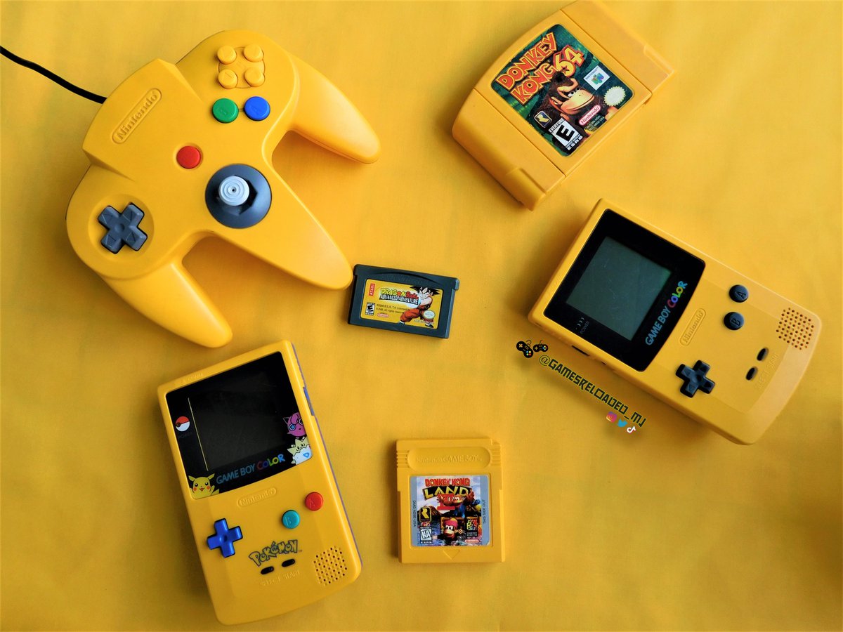 GamesreloadedM's tweet photo. ¿Qué te parecen estas fotos llenas de color amarillo? Se ven muy bien, cierto.

Sígueme
.
#yellowgaming #gbc #pokemon #n64 #nintendo64 #retrogame #retrogaming #retrogames #nintendo #gamecollection #retrogamer #nintendolove #nintendofan #dk64 #donkeykong64 #gameboy #gameboycolor https://t.co/y4IyVPaHBm