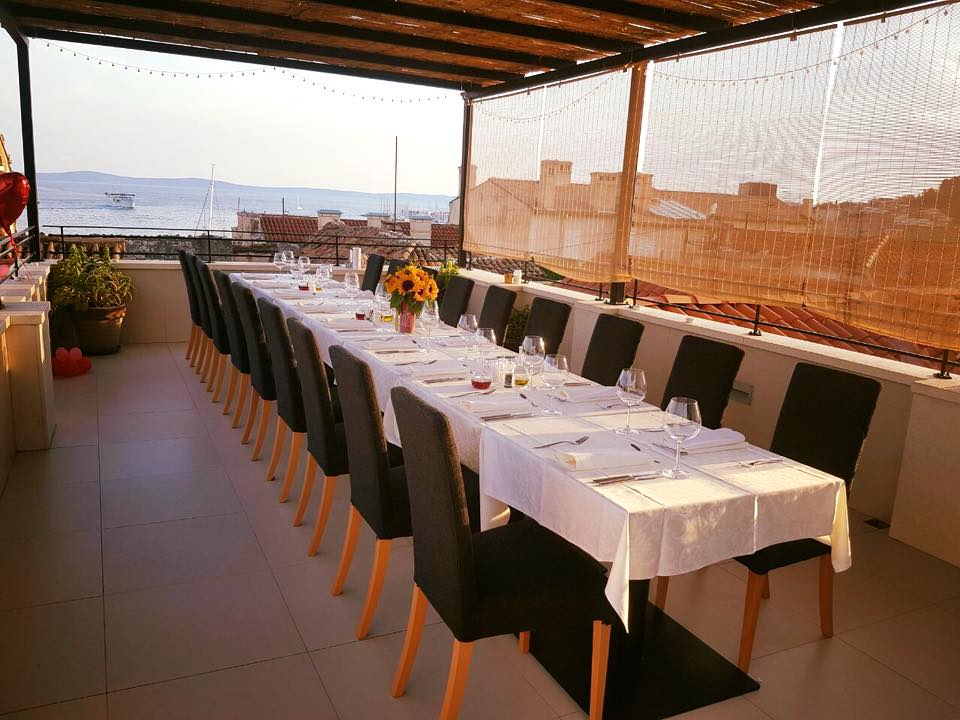 SplitHotel's tweet image. Preparing for dinner :)