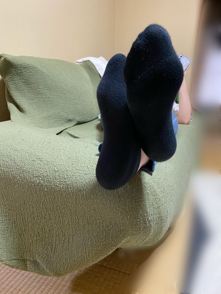 pnstlover's tweet photo. 好きに使っていいってさ

She said I could use her feet to masturbate. https://t.co/ae1f3nddk5