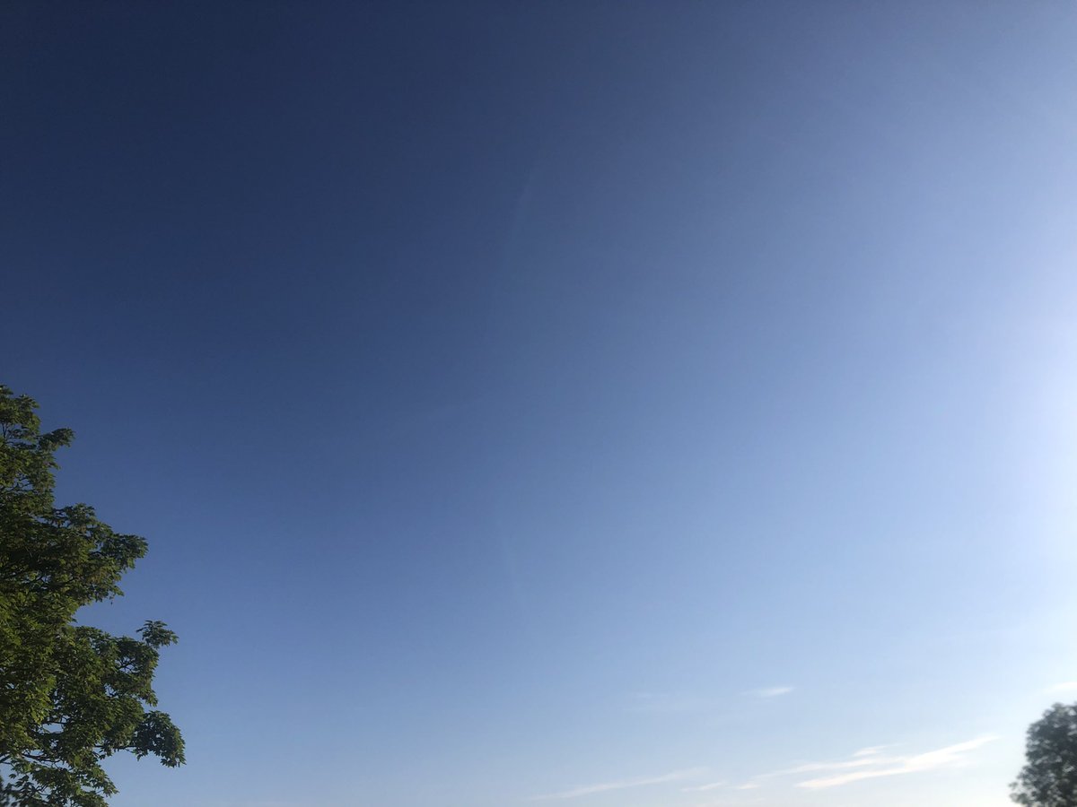 KazzyC63's tweet photo. Beautiful blue sky over @hoburneholidays #DevonBay #Torbay this morning https://t.co/MkH7Elshwi