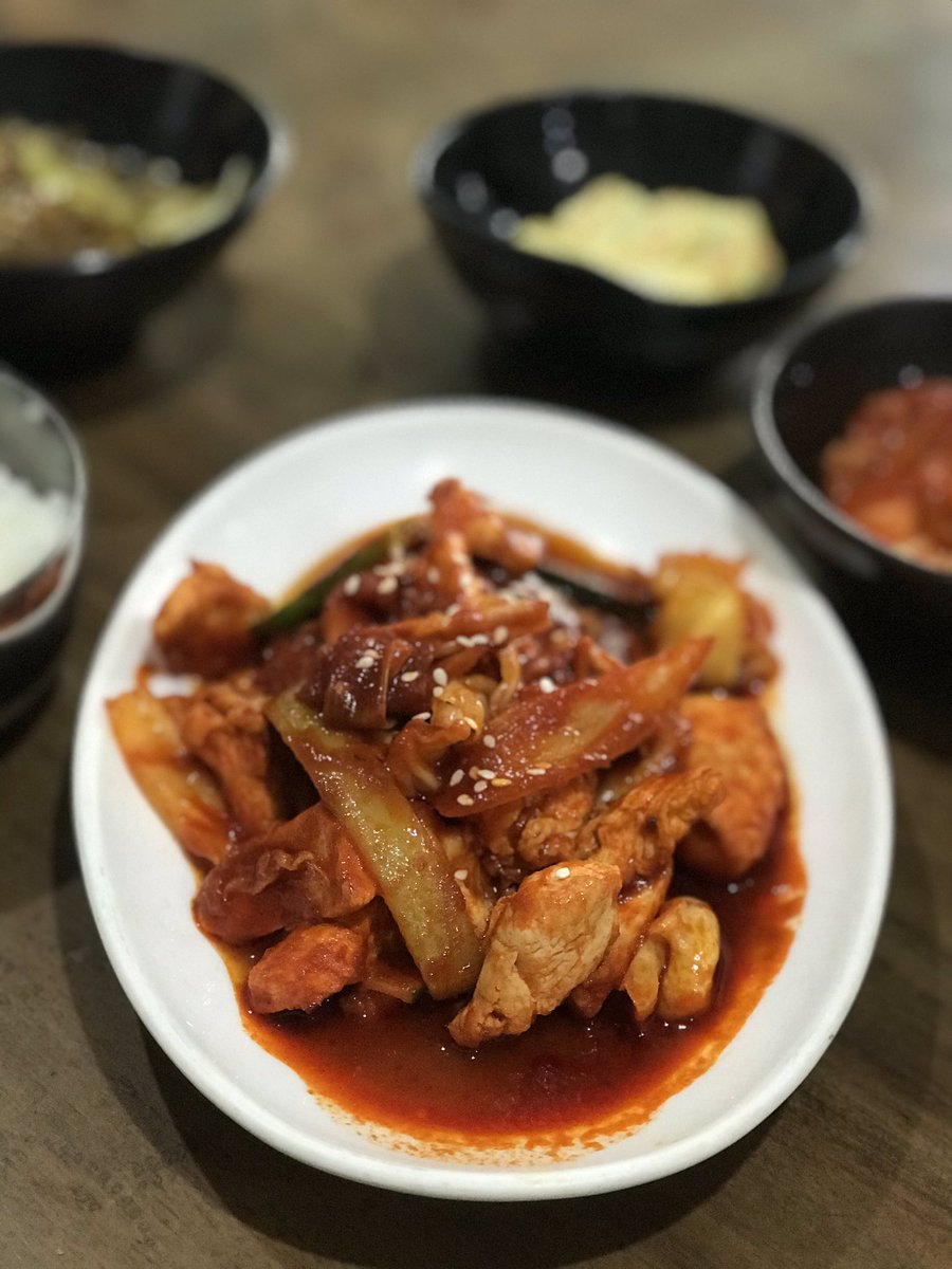 drhaltekehalte's tweet photo. Gara-gara belakangan banyak yang ke Warung Korea Pop (belakang BRI, 200 meter dari Halte TJ Benhil), HalteMin jadi kangen dan balik ke sini lagi. Makan Dakgalbi set Rp48.5K dan beef ramyeon Rp42.5K di panci kuningan kayak Deok Sun cs di Reply 1988. 😁
#DariHalteKeHalte https://t.co/OYNxgTFk5n