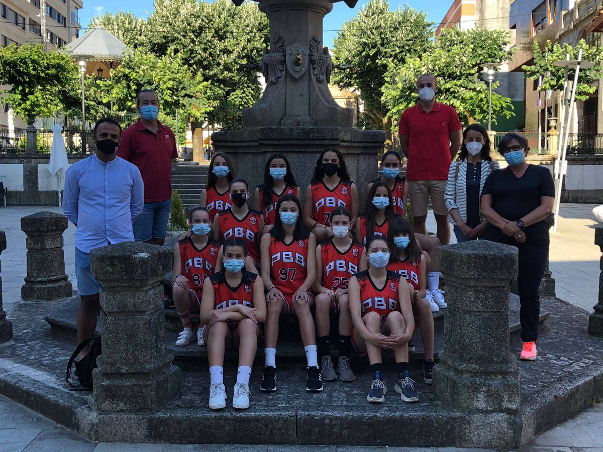 PBBbaloncesto's tweet image. Eva García, alcaldesa @PorrinoConcello e David Alonso, Concelleiro de Deportes, recibiron onte ás rapazas do noso equipo Infantil Feminino, a catro días para o inicio do Campeonato de España #FEBInfantilF2021🏀

Agradecidos polo apoio amosado 🤝🏼