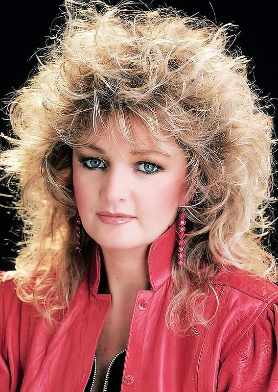 Happy birthday BONNIE TYLER!
(June 8, 1951) 