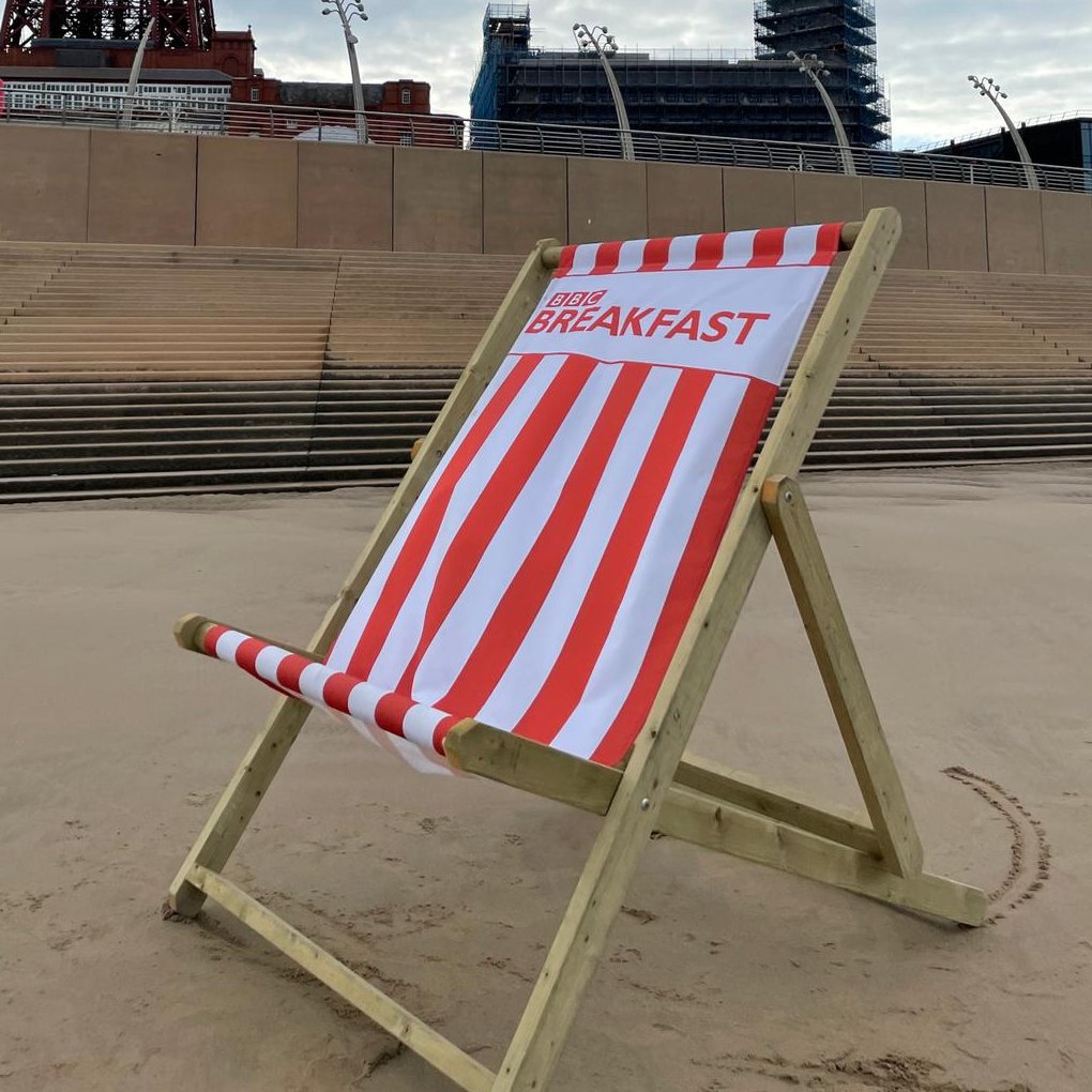 BBCBreakfast's tweet photo. Does this mean it's officially SUMMER? ☀️

The #BBCBreakfast deckchair is in Blackpool as they consider bringing them back to the beach🏖

https://t.co/t7LdDtMvhT https://t.co/GboqbZ9s3u