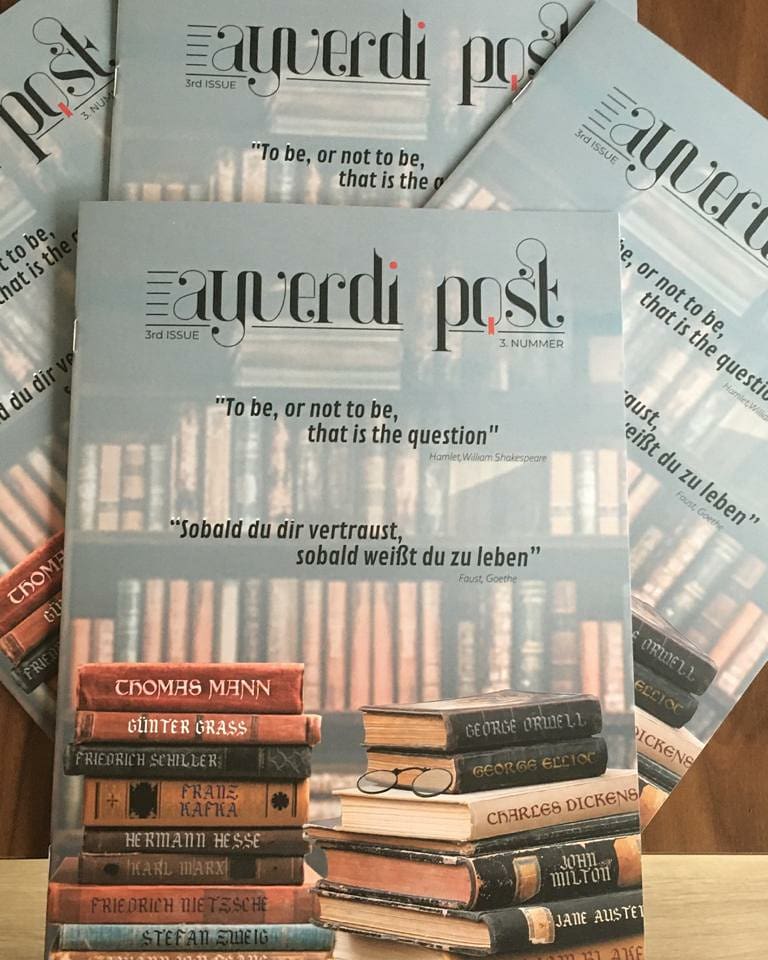 Okul dergimiz Sarmaşık'ın 14, yabancı dil dergimiz Ayverdi Post'un da 3. sayısı çıktı! 
Bu yıl Koronavirüs pandemisi sebebiyle oldukça iç içe olduğumuz teknoloji temasını, öğrencilerimizin ve öğretmenlerimizin "klavyelerinden" uzaktan eğitim süreci ile beraber ele aldık.