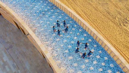 trantanit's tweet image. Công ty kiến trúc Diana Kellogg Architects có trụ sở tại New York đã tìm đến những biểu tượng của sự nữ tính khi thiết kế một trường học dành cho nữ sinh ở Ấn Độ.

bao247.org/bat-dong-san/k…