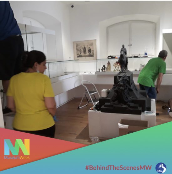 Al Forte Arbuticci un momento di riallestimento delle vetrine curato due anni fa dalla ditta Enis in collaborazione con il personale del #MemorialeGaribaldi #DietroLeQuinteMW #Mic #museisardegna #Caprera #Garibaldi #MuseumWeek2021