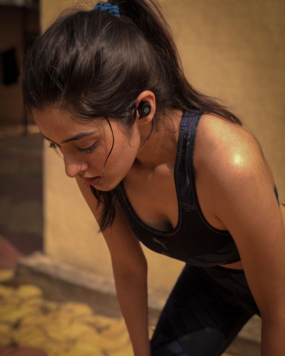 If there’s anything that keeps me going during my workout, it has to be some good music! And I found the best workout buddy for me with these all new <a href="/go_noise/">#GoNoise 💚</a> earbuds

#Sakshivaidya #soundmadesmarter