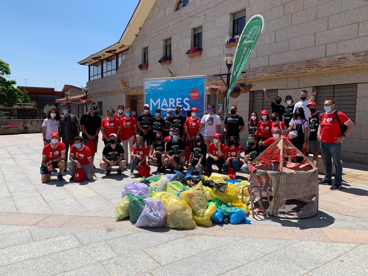 AnaDormouse's tweet photo. Hoy voluntariado corporativo, de limpieza en El Berrueco, para despedir el #cleaningchallenge de #marescirculares con los mejores compañeros del mundo #ILoveVoluntariado #DiaMundialdelosOceanos https://t.co/i7TSOuaTvo