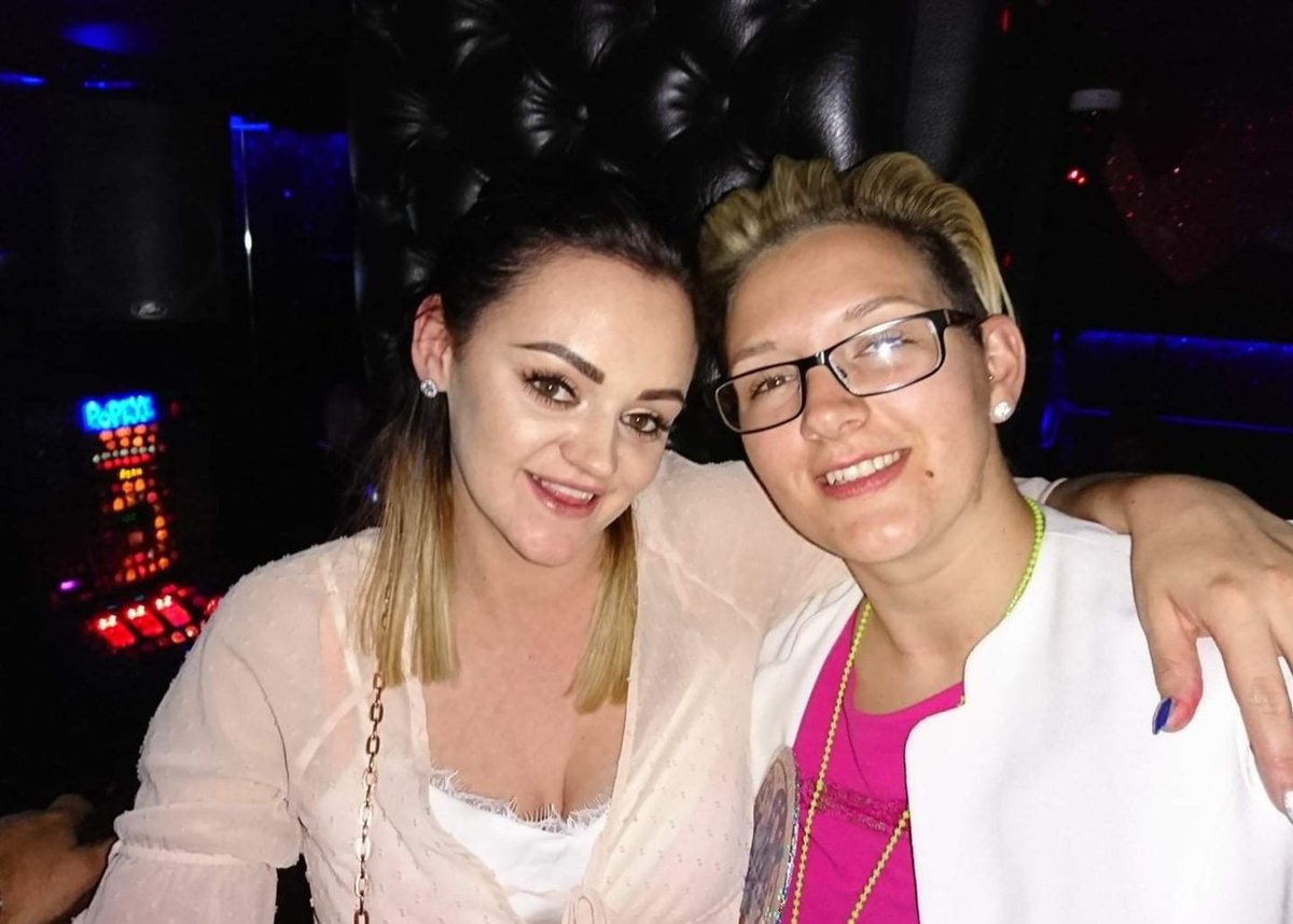 MandaMoo2987's tweet photo. #HappyBestFriendsDay @Mrs_KDowning https://t.co/NUFhzDt9Gp