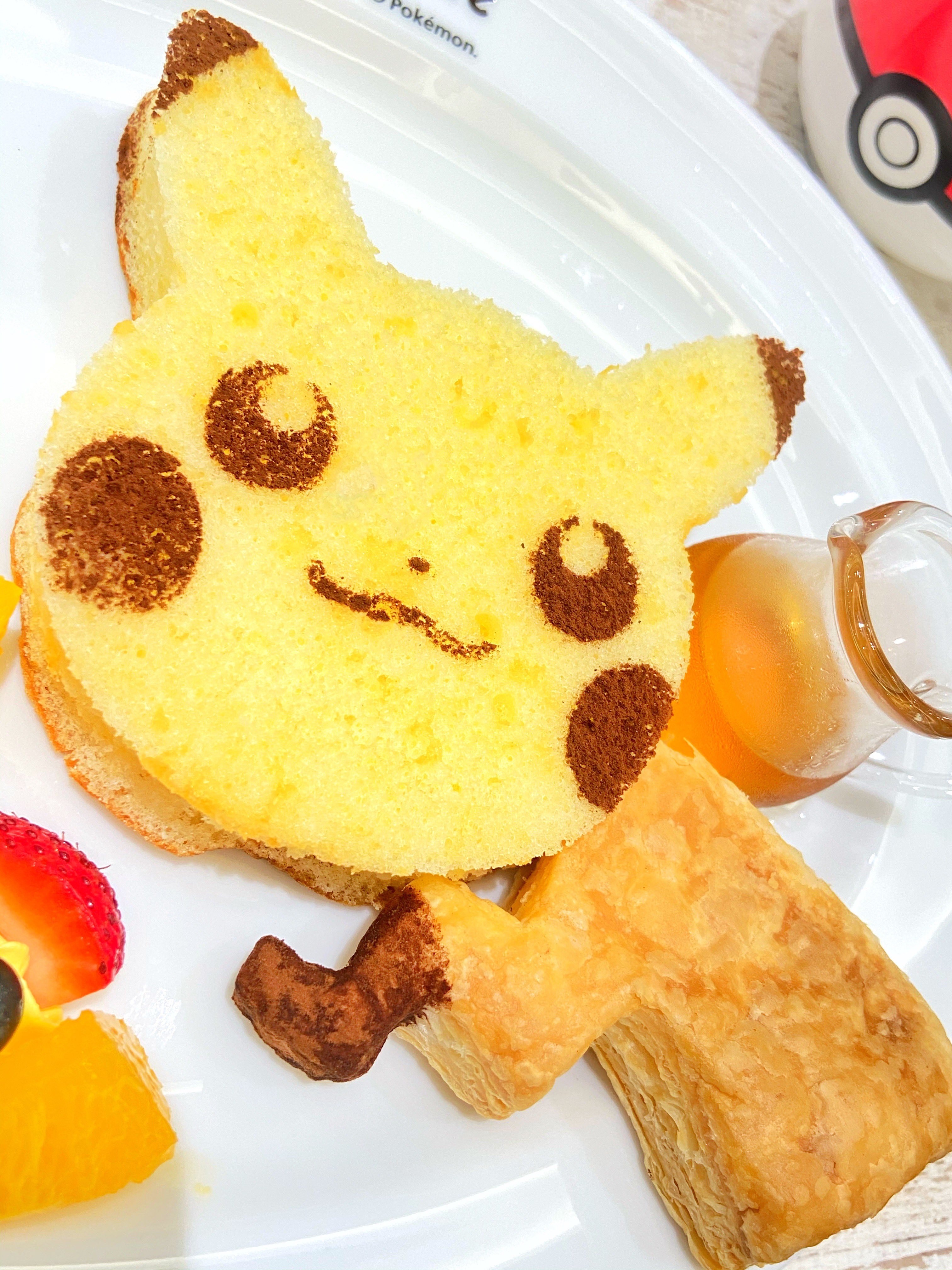 ヒノッチ 営業再開 1ヶ月半振りのpokemon Cafe 新メニューのピカチュウスフレパンケーキ メッセージは3種類あるとの事です ふわふわ甘くてお口がとろけるような美味しいパンケーキでした これを食べたピカチュウはアローラ