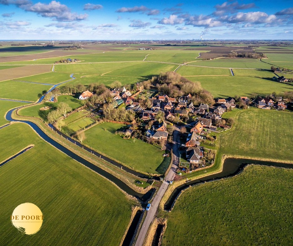 CentrumDePoort's tweet photo. Goed nieuws!! ✨
Er zijn 2 plekken vrijgekomen, 
Ga mee op stap naar oude Eer Wierden; #Helwerd en #Rottum. Een inspirerende en magische ervaringen tocht die je niet mag missen! 🌾 Meer hierover vind je op onze website: https://t.co/LhPVIZ50zn https://t.co/54hDZm5ZCA