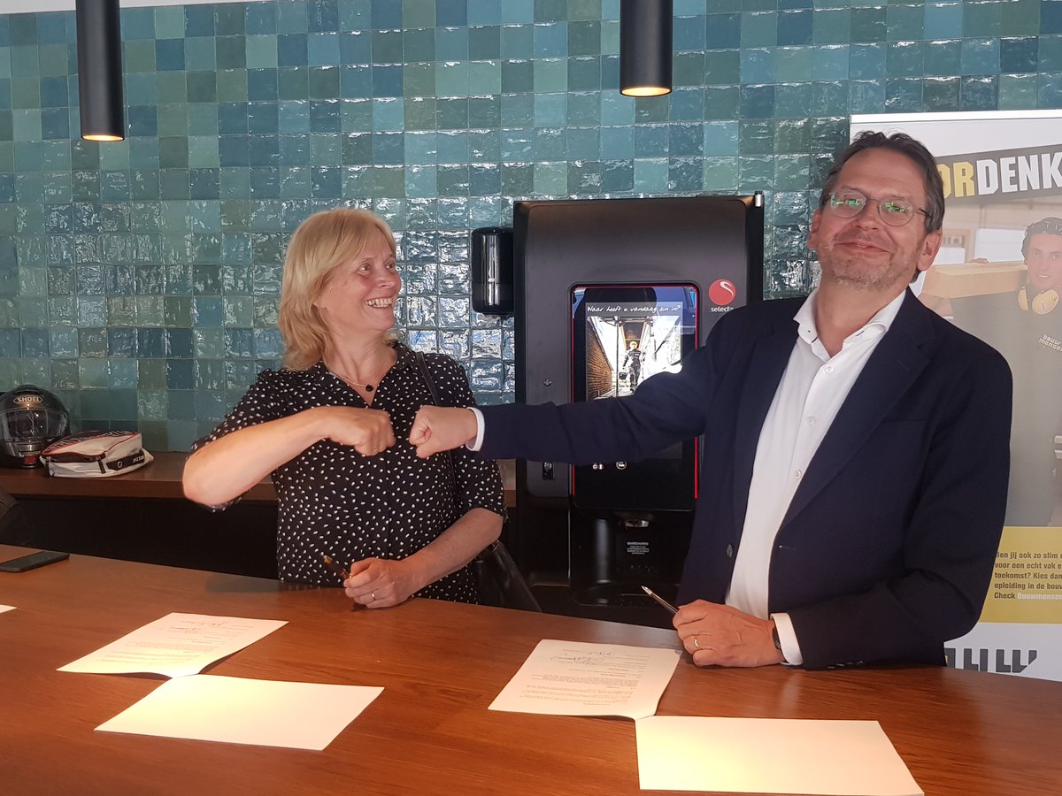 De banden met Energie Verbonden (EV) worden aangehaald. Vandaag tekenden onze voorzitter Ronald Cobben en Anne-Marie Poorthuis van EV een overeenkomst. #energietransitie