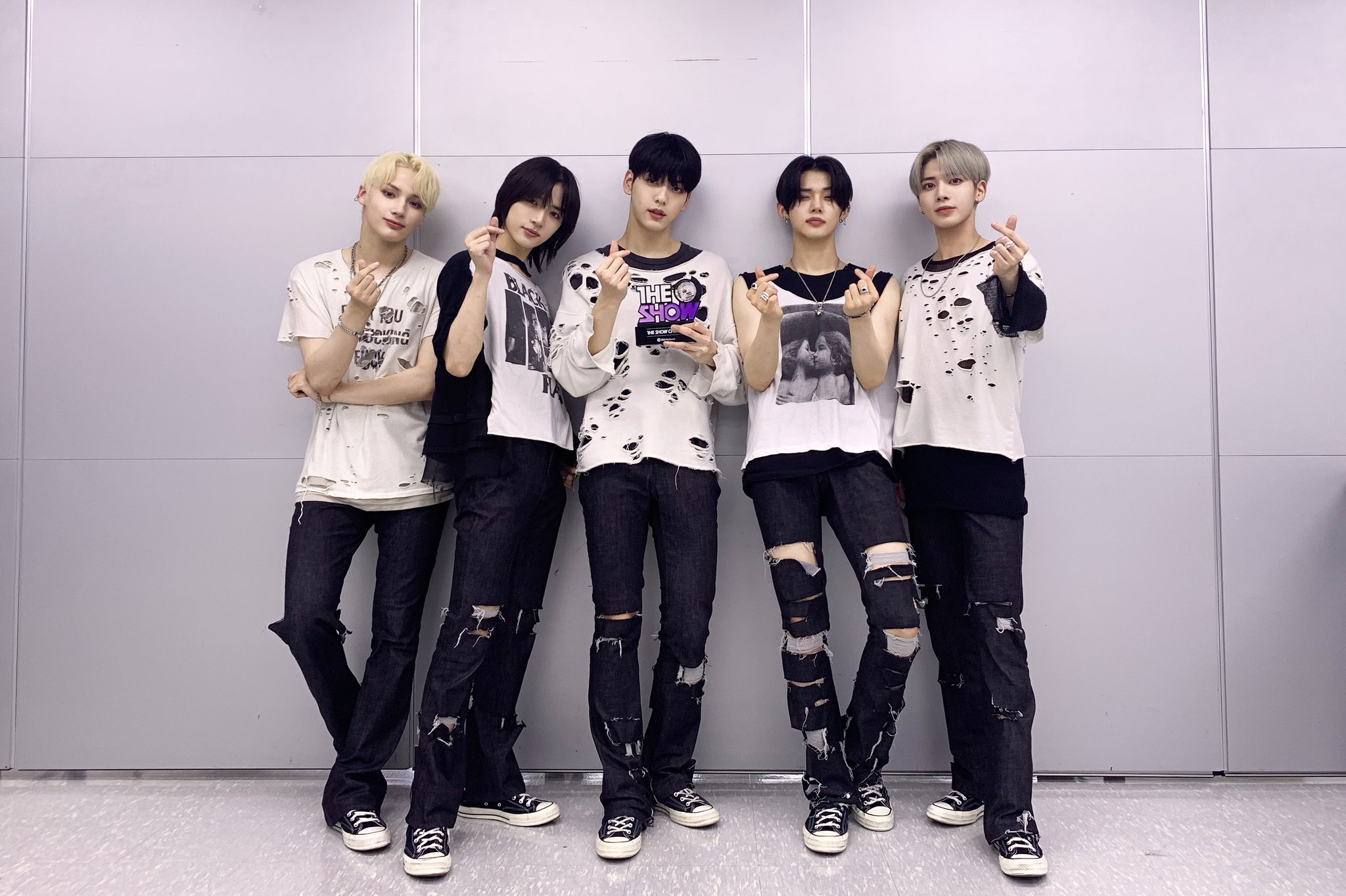 KpopHerald on Twitter: “Congrats to @TXT_members for winning the first