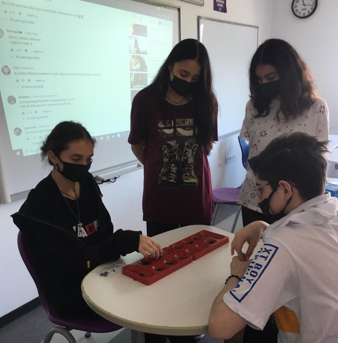 UOCalli's tweet photo. Uğur Okulları Çallı Kampüsü #LGS sonrası 8. Sınıf öğrencilerimiz ile fantastic maths etkinlik kapsamında öğrencilerimizle mangala oynayarak strateji ve bakış açımızı geliştirdik.

#5Dil2Beceri 
#BiliminDiliMatematik 
#UğurluOlmak https://t.co/c0UOxh660n