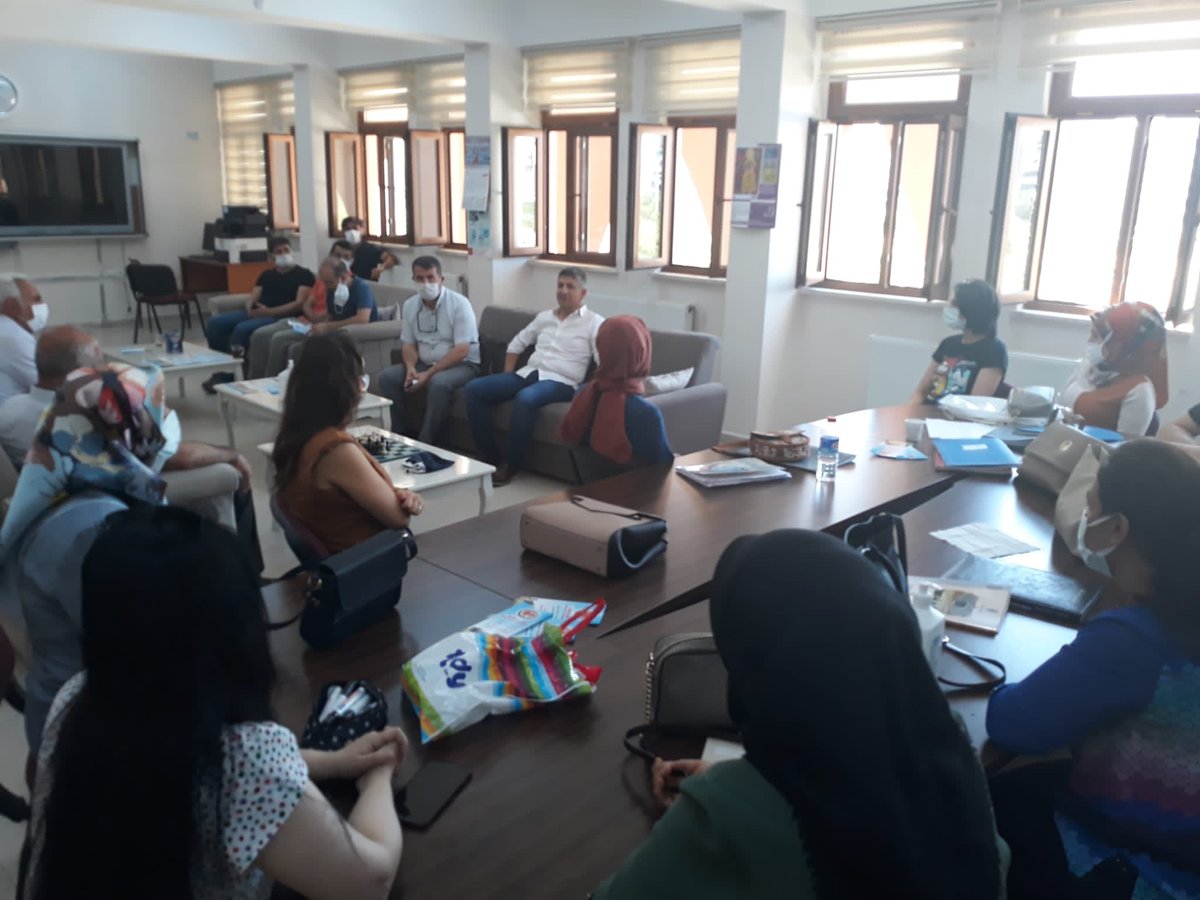 BaglarMEM21's tweet photo. Lise ve ortaokullarımızda başlayan yüzyüze eğitimi idareci,öğretmen ve öğrenciler ile paylaşımda bulunmak amacıyla okul ziyaretlerine devam eden Sayın @Mehmet_Bulut21 Şht Uzm Çvş Süleyman İyikul,Bağcılar İHO ve Necip Fazıl Kısakürek And Lisesini ziyaret etti @YUKSELARSLAN217 https://t.co/oZP9W9HALA