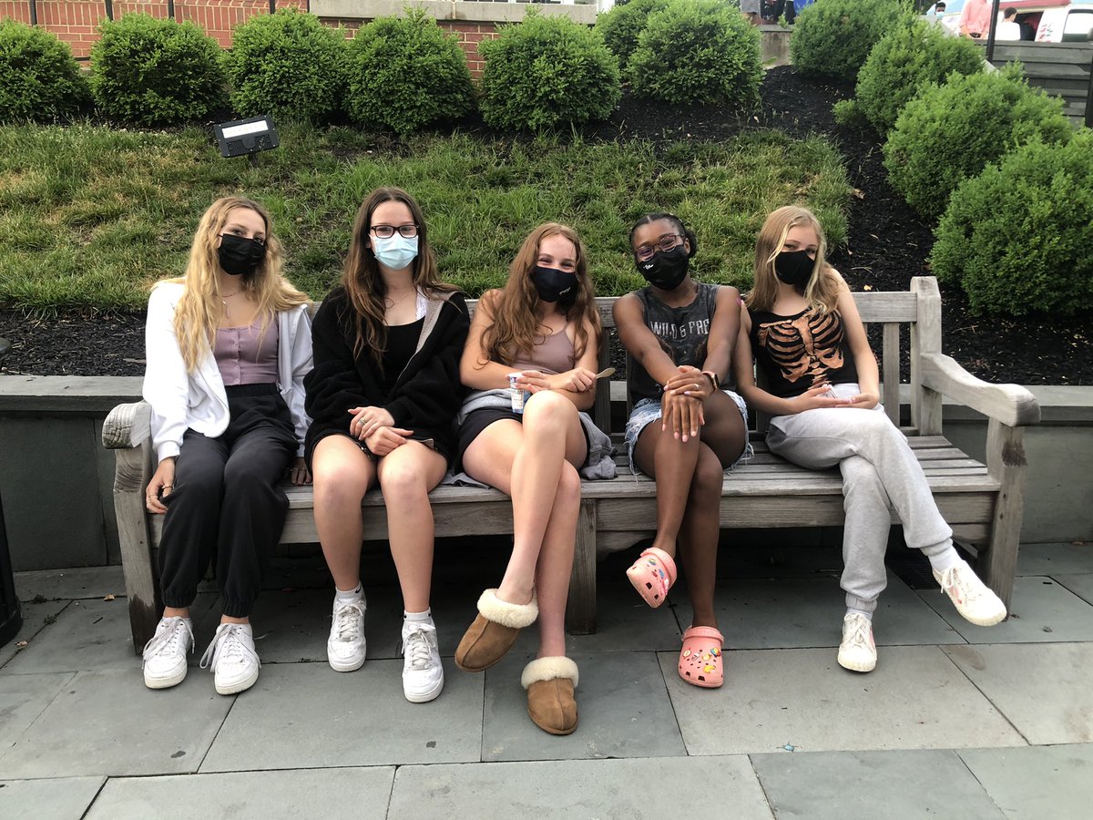 wmstribling's tweet image. Big shout out to the 8th grade who have had an unusual two years. Fun to celebrate a great group! They’ll do big things in Upper School. Thanks to @EMooreMath for the great photos! @mfsfox