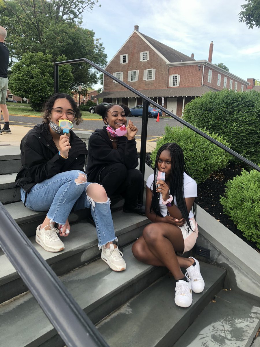 wmstribling's tweet image. Big shout out to the 8th grade who have had an unusual two years. Fun to celebrate a great group! They’ll do big things in Upper School. Thanks to @EMooreMath for the great photos! @mfsfox