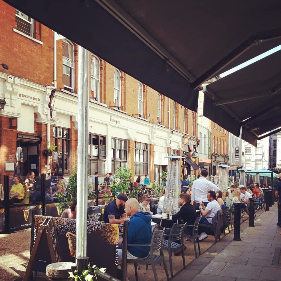 DubCityCouncil's tweet photo. We have been busy putting in build-outs &amp; extra space for #OutdoorDining across the city &amp; it was great to finally see them in use yesterday. Congrats to all the businesses that reopened! Why not drop by, give your support, &amp; enjoy our new pedestrian spaces. #CityRecovery #Dublin https://t.co/tbDj1Erznw