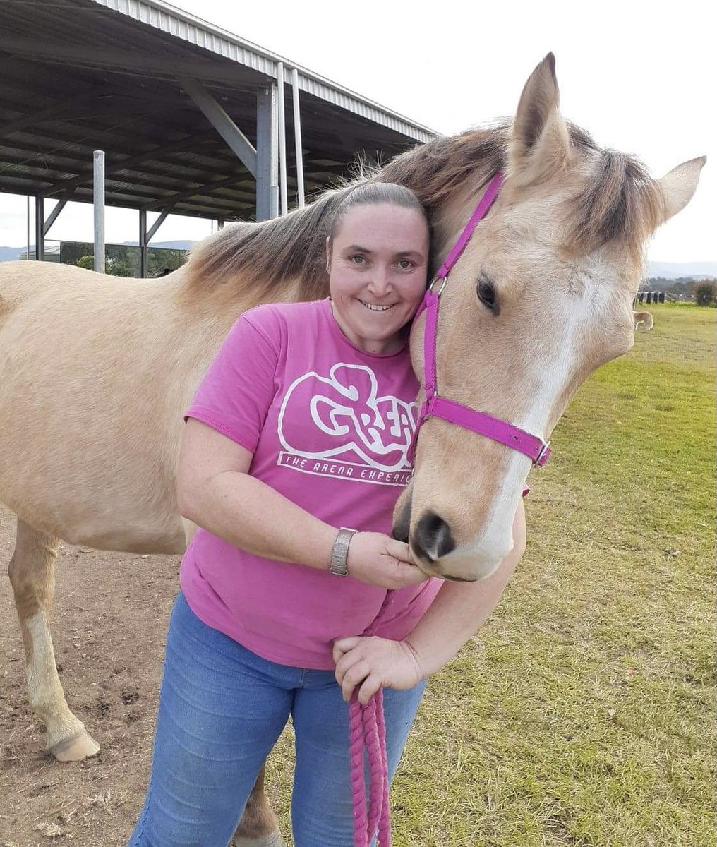 Chuckles201188's tweet photo. So after 8 weeks of not being able to see Melody, I was finally able to go out and see her today 😁😁 I have missed my pony so much and it was great to go out there and be able to do something with her,
I love miss Melody so much and she is the best pony ever 😍😘😍😘 https://t.co/TUZmABUrtQ