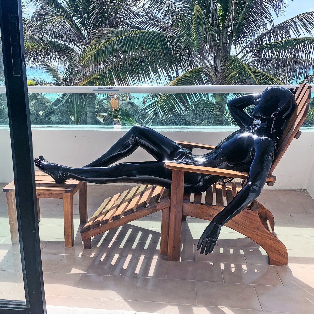 There is also latex in paradise 🌴