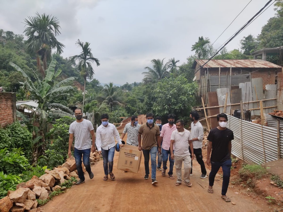 Deepjyotidas786's tweet photo. As the world grapples with an unprecedented global health emergency, we distributed packets of sanitary napkins to over 200 women in my locality.

This will ensure menstrual hygiene amongst the women.

#StaySafe 

@angkitadutta https://t.co/0CEVbHW7lC