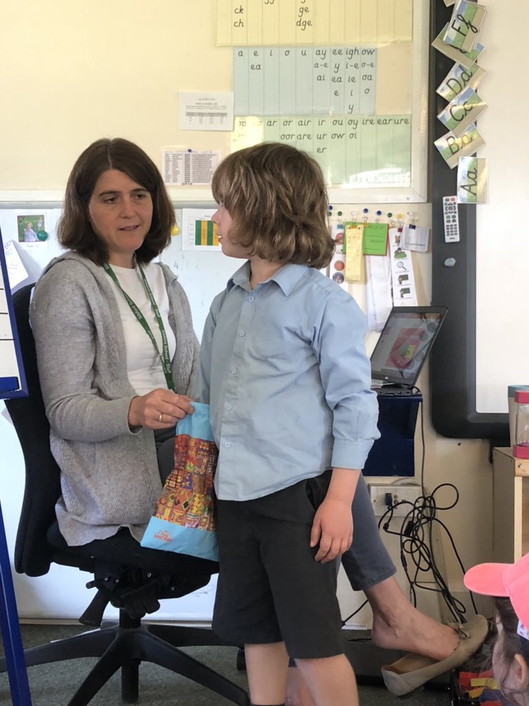 SibfordJS's tweet photo. Investigating how we can use our shape knowledge to think about creating sequences with rotations, symmetry and colours in #SibfordYear1and2 this morning.
#SibfordJSMaths #shapespacemeasure #problemsolving #SibfordJS https://t.co/AUvN3a2P4e