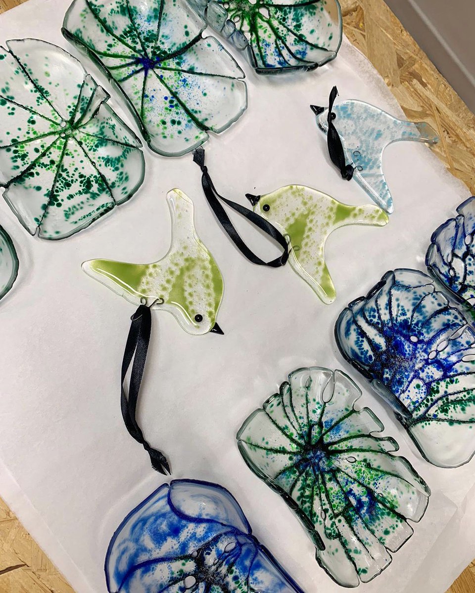 Biggarglasswork's tweet photo. Soap dishes and upside down birds. Currently available at @MadeInStirling . So if you are in that area do have a look and send me a picture! Cannot wait to see it in person. Fab job Shonah, Paul and Victoria, Sean and everyone else who helped. https://t.co/S5Zqiayblc