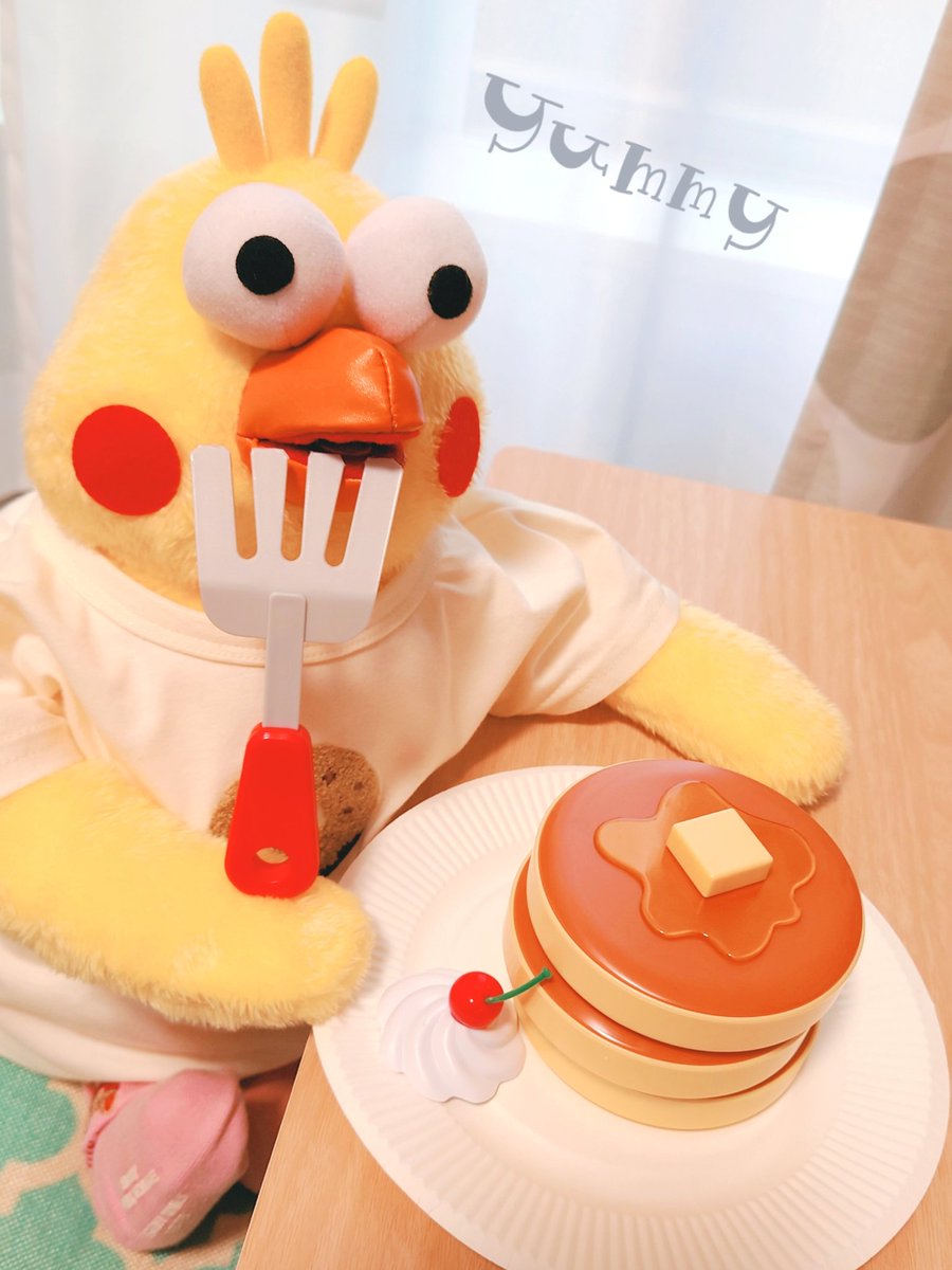 いまり セリアのパンケーキのおもちゃとてもよい 美味しそうで可愛い フライ返しを無理矢理フォークにしている