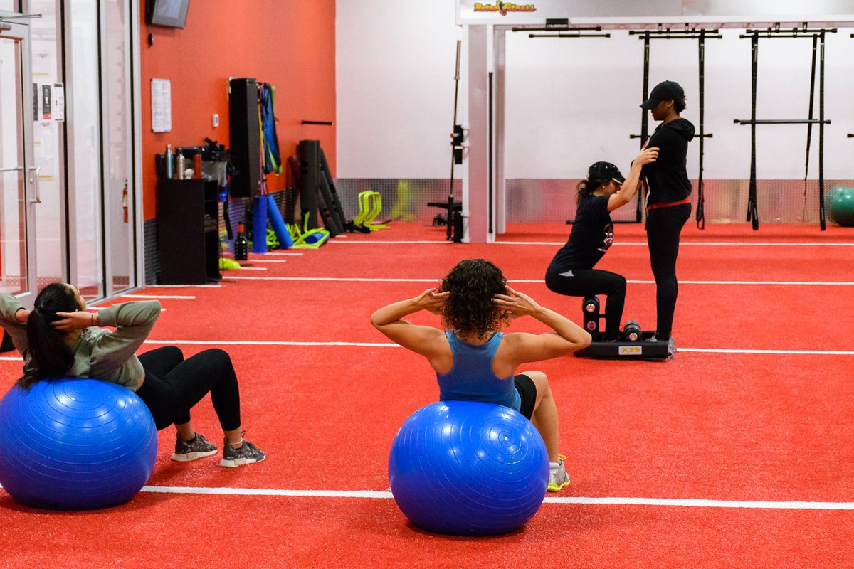 RetroOceanside's tweet photo. What better way to work out than with your BFF? With our Ultimate Membership, you can bring a friend for FREE every time you work out! #NationalBestFriendsDay #GoRetro https://t.co/gmsISmuHEG