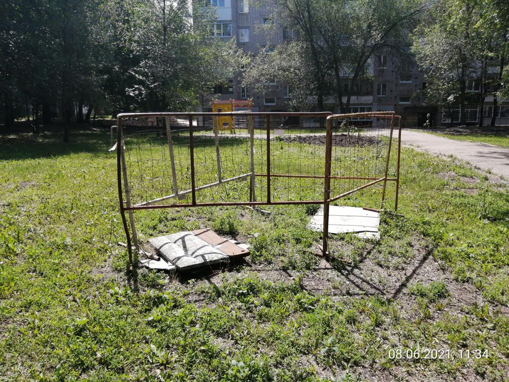ptaha_magic's tweet photo. @admgel @SODEDDS Уже больше трёх месяцев нет крышек от люков. Прошу установить. https://t.co/dFt6l5gzQZ