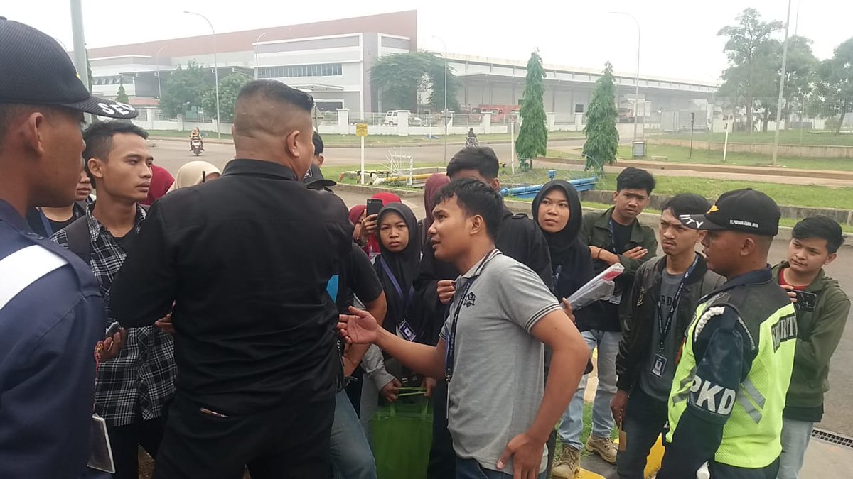 irfangi2015's tweet photo. Buruh bukan pengemis ..

#BoikotProdukAice
#BoikotAice_EsKrim_China https://t.co/EBiJenncMQ