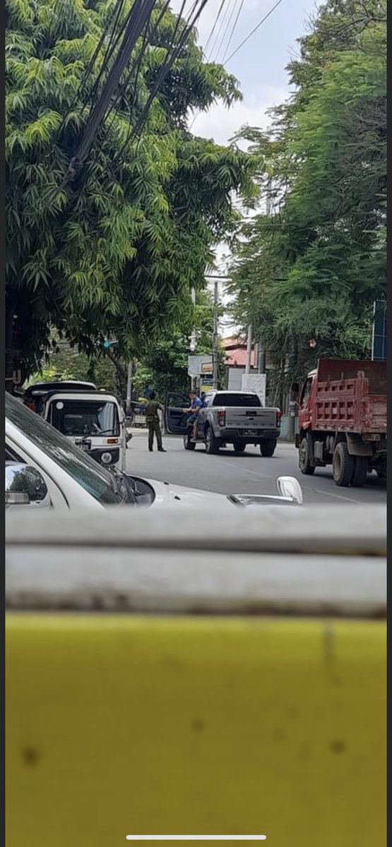 Snow_Frozenn's tweet photo. How pitiful our civilians are 😭! Terrorists military group let stop, get peoples out and investigate every vehicles at 86x12 street in #Mandalay today. #June8Coup @YourAnonCentral @poppymcp @SAdamsR2P @KenRoth @USAmbUN @TostevinM @RapporteurUn #WhatsHappeningInMyanmar https://t.co/NueUVJlGDq