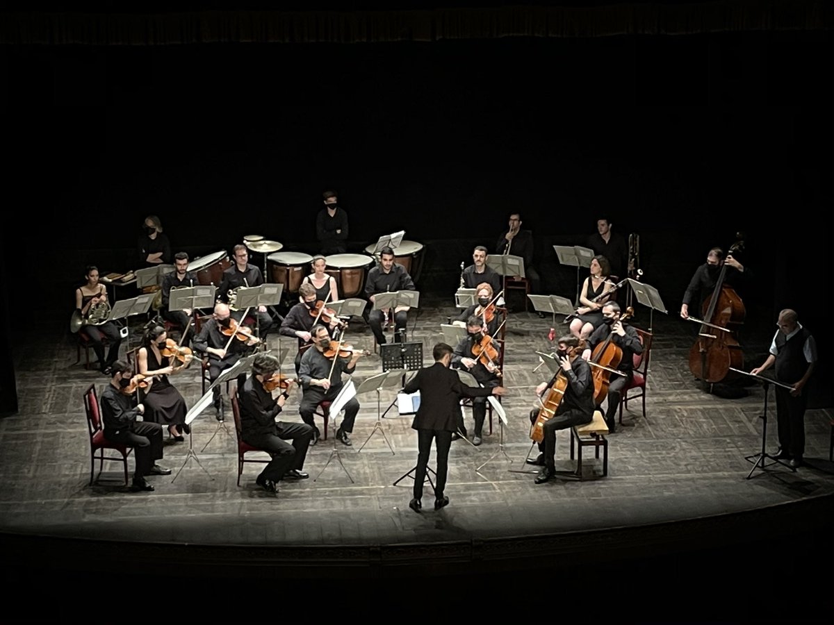 SantJosepReus's tweet image. Una representació del claustre docent gaudint al #TeatreFortuny del concert de #CamerataXXI dins el projecte pedagògic #CapInfantSenseFortuny.
El curs vinent els alumnes de #6èPrimària podran viure aquesta fantàstica experiència amb Prokofiev