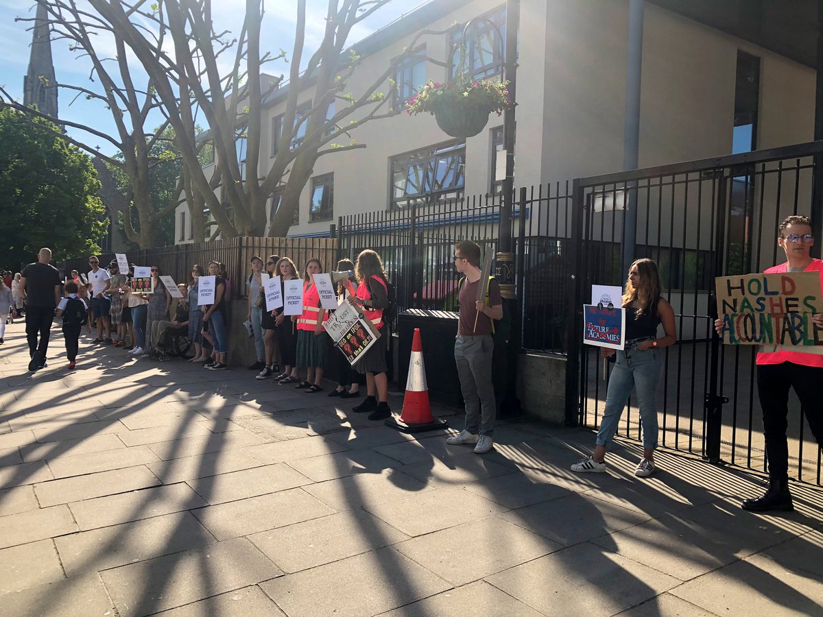 ShellyAsquith's tweet image. Incredible turnout this morning at the #PimlicoAcademy strike picket line. @NEUnion members are fighting for respect for teaching staff and accountability from management. Huge support from parents and pupils!