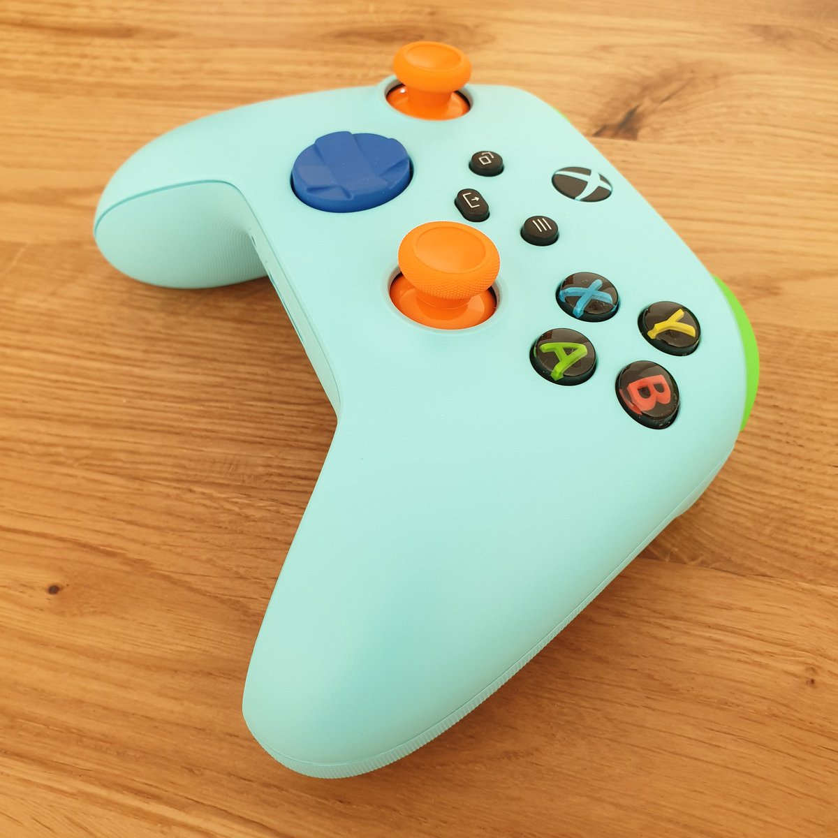 ¿¡Pero qué tengo aquí!? Es precioso 🥰 Los mandos de Xbox siempre han sido los más cómodos para mí, pero ahora tengo un favorito por encima de todos 😜
Gracias <a href="/Pringles_ES/">Pringles España</a> y <a href="/Xbox_Spain/">Xbox España</a> #XboxSeriesX