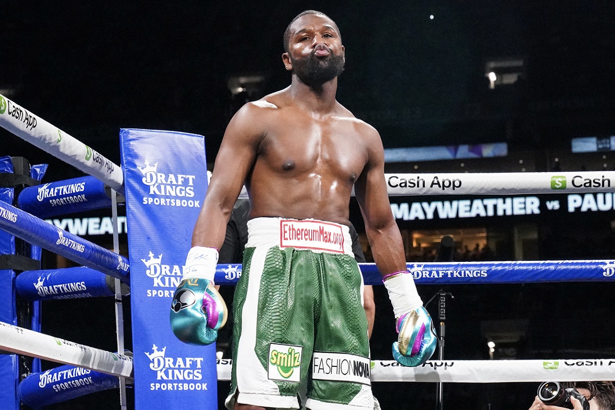 WorldBoxingNews's tweet photo. Boxing comes to a perilous crossroads after Floyd Mayweather exhibition https://t.co/wroWfLBawN #MayPerView https://t.co/Xs37tLtr82