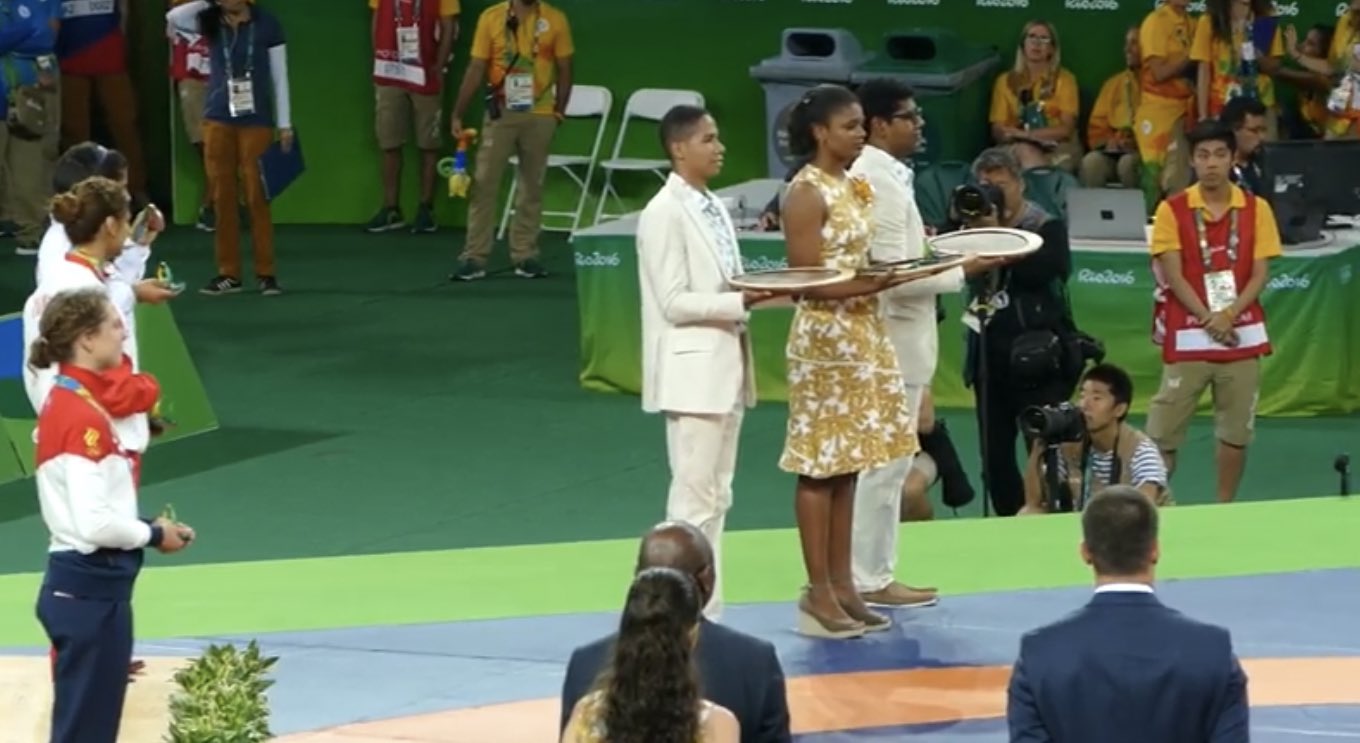 東京オリンピックパラリンピック表彰式衣装がダサい 歴代はどうだった パリは Work Out